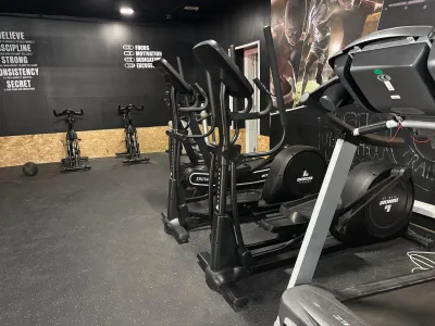 Zona cardio con cintas de correr de última generación